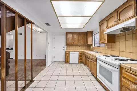 5551 Midsummer Dr #E, Bakersfield, CA 93308 photo 16