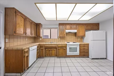 5551 Midsummer Dr #E, Bakersfield, CA 93308 photo 13