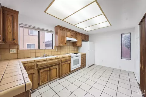5551 Midsummer Dr #E, Bakersfield, CA 93308 photo 14