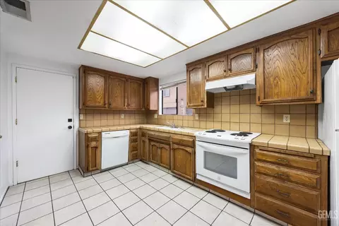 5551 Midsummer Dr #E, Bakersfield, CA 93308 photo 15