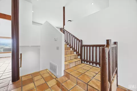 Entry Way - 28221 Cumberland Rd, Tehachapi, CA 93561 photo 4 of 4