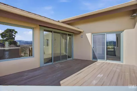 Exterior - 28221 Cumberland Rd, Tehachapi, CA 93561 photo 6 of 11