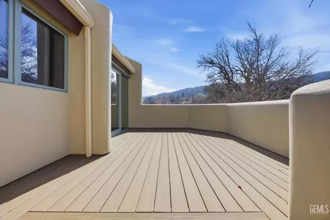 Exterior - 28221 Cumberland Rd, Tehachapi, CA 93561 photo 5 of 11