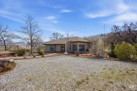 Exterior - 28221 Cumberland Rd, Tehachapi, CA 93561 photo 11 of 11