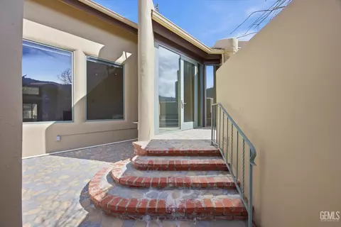 Exterior - 28221 Cumberland Rd, Tehachapi, CA 93561 photo 3 of 11