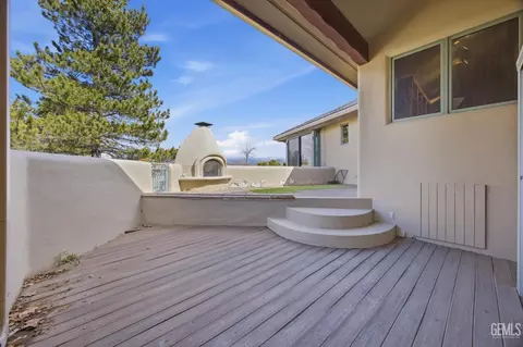 Exterior - 28221 Cumberland Rd, Tehachapi, CA 93561 photo 9 of 11