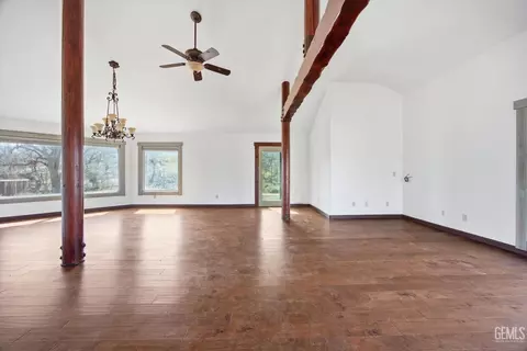 Living - 28221 Cumberland Rd, Tehachapi, CA 93561 photo 10 of 10