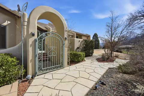 Exterior - 28221 Cumberland Rd, Tehachapi, CA 93561 photo 2 of 11