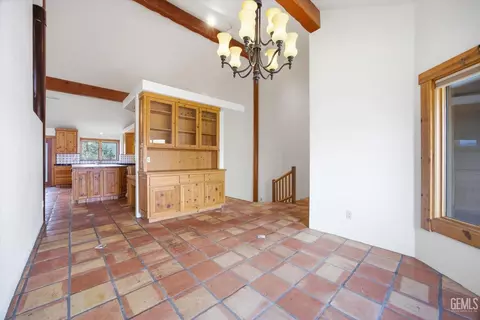 Dining - 28221 Cumberland Rd, Tehachapi, CA 93561 photo 2 of 2