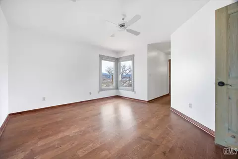 Bedroom - 28221 Cumberland Rd, Tehachapi, CA 93561 photo 2 of 3