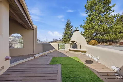 Exterior - 28221 Cumberland Rd, Tehachapi, CA 93561 photo 10 of 11