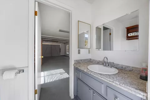 Bath - 2017 Renfro Rd, Bakersfield, CA 93314 photo 7 of 7