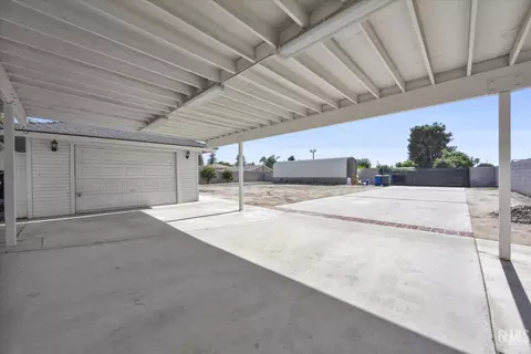 Exterior - 2017 Renfro Rd, Bakersfield, CA 93314 photo 13 of 15
