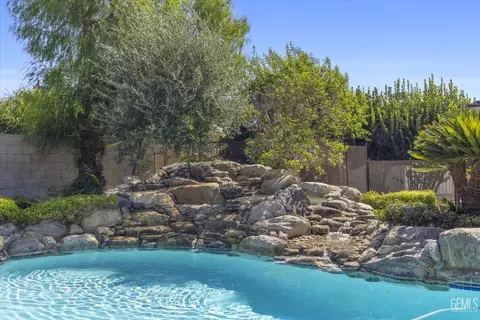 Exterior - 2017 Renfro Rd, Bakersfield, CA 93314 photo 7 of 15