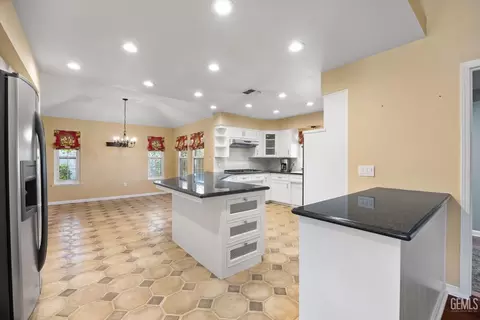 Kitchen - 2017 Renfro Rd, Bakersfield, CA 93314 photo 1 of 4