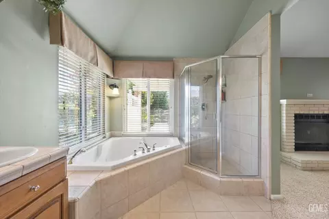 Bath - 2017 Renfro Rd, Bakersfield, CA 93314 photo 3 of 7