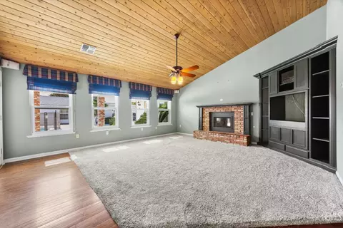 Living - 2017 Renfro Rd, Bakersfield, CA 93314 photo 5 of 9