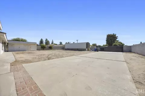 Exterior - 2017 Renfro Rd, Bakersfield, CA 93314 photo 14 of 15