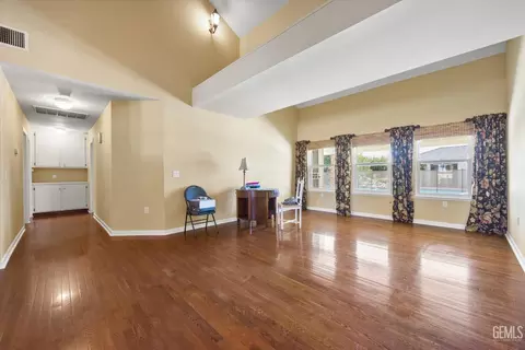 Living - 2017 Renfro Rd, Bakersfield, CA 93314 photo 3 of 9