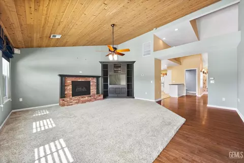 Living - 2017 Renfro Rd, Bakersfield, CA 93314 photo 6 of 9