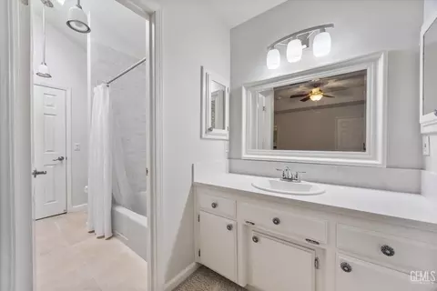 Bath - 2017 Renfro Rd, Bakersfield, CA 93314 photo 4 of 7
