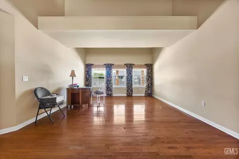 Living - 2017 Renfro Rd, Bakersfield, CA 93314 photo 2 of 9