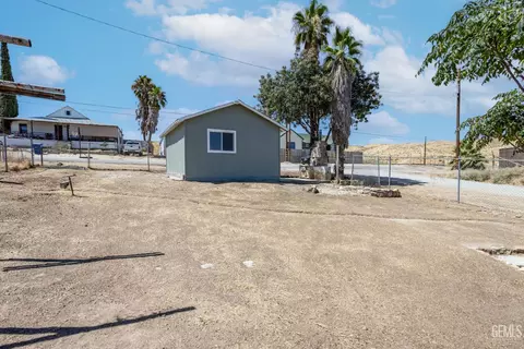 Exterior - 113 Q St, Taft, CA 93268 photo 6 of 8