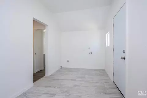 Entry Way - 113 Q St, Taft, CA 93268 photo 1 of 1