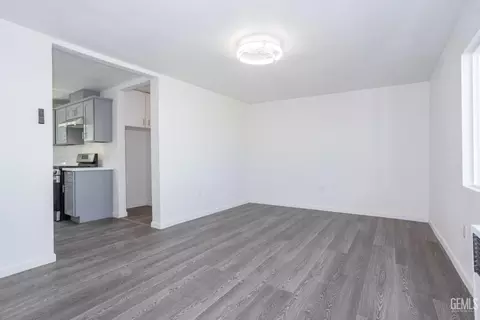 Living - 113 Q St, Taft, CA 93268 photo 3 of 3