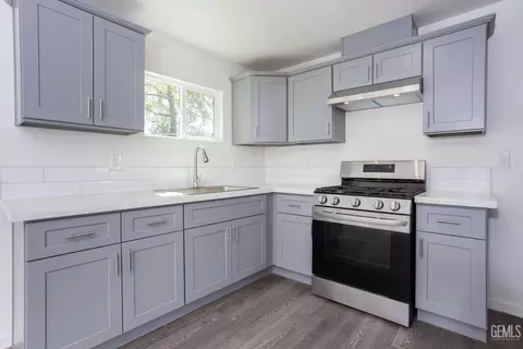 Kitchen - 113 Q St, Taft, CA 93268 photo 1 of 2