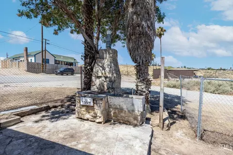 Exterior - 113 Q St, Taft, CA 93268 photo 8 of 8