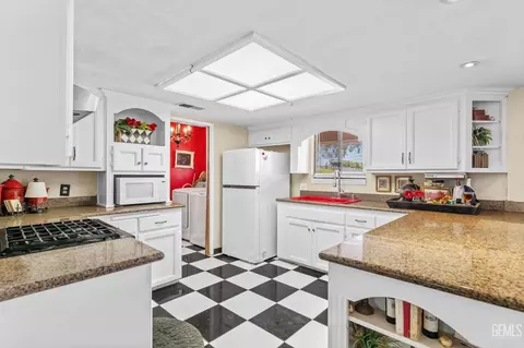 449 Campus Dr, Arvin, CA 93203 photo 8