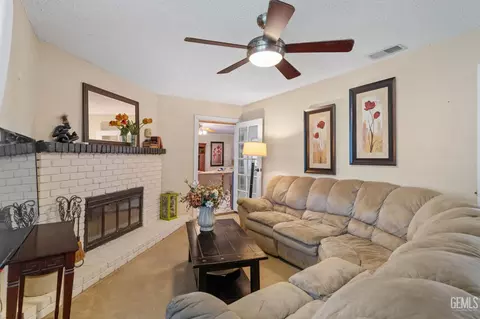 449 Campus Dr, Arvin, CA 93203 photo 17