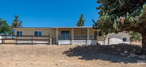 1195 Arabian Dr, Tehachapi, CA 93561