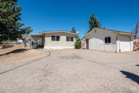 1195 Arabian Dr, Tehachapi, CA 93561 photo 2