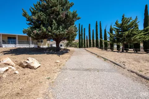 1195 Arabian Dr, Tehachapi, CA 93561 photo 3