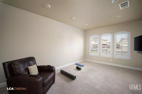 Living - 5401 Twinkle Ln, Bakersfield, CA 93313 photo 1 of 1