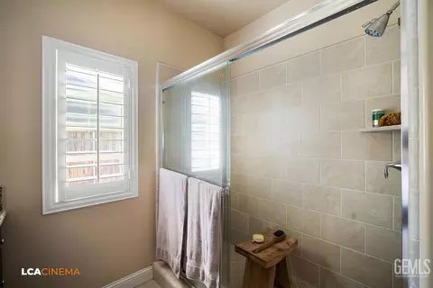 Bath - 5401 Twinkle Ln, Bakersfield, CA 93313 photo 1 of 1