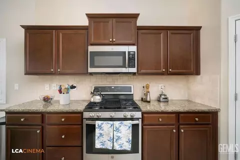 Kitchen - 5401 Twinkle Ln, Bakersfield, CA 93313 photo 1 of 2