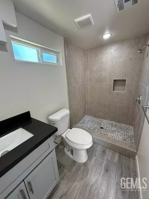 Bath - 11417 Lowe St, Lamont, CA 93241 photo 2 of 3