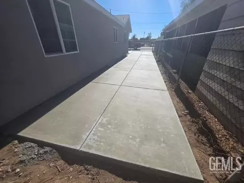 Entry Way - 11417 Lowe St, Lamont, CA 93241 photo 1 of 1