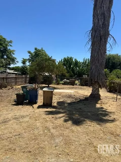 Exterior - 11417 Lowe St, Lamont, CA 93241 photo 5 of 5