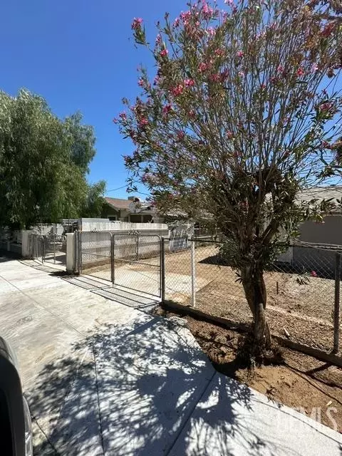Exterior - 11417 Lowe St, Lamont, CA 93241 photo 3 of 5