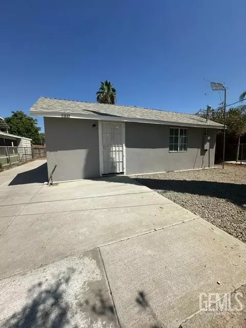 Exterior - 11417 Lowe St, Lamont, CA 93241 photo 2 of 5