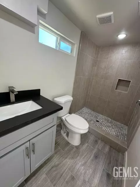 Bath - 11417 Lowe St, Lamont, CA 93241 photo 3 of 3