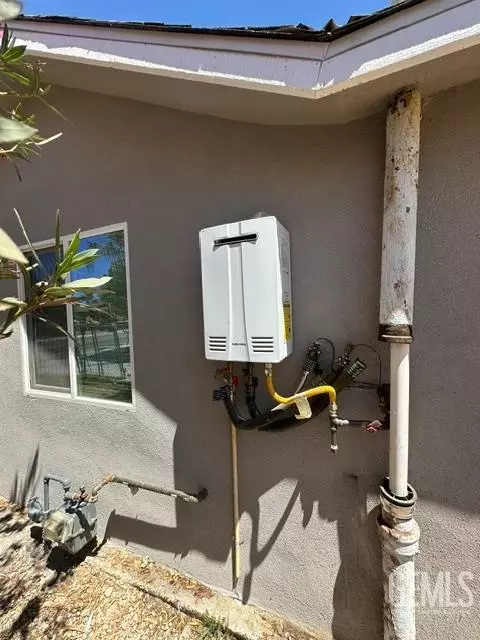 Exterior - 11417 Lowe St, Lamont, CA 93241 photo 4 of 5