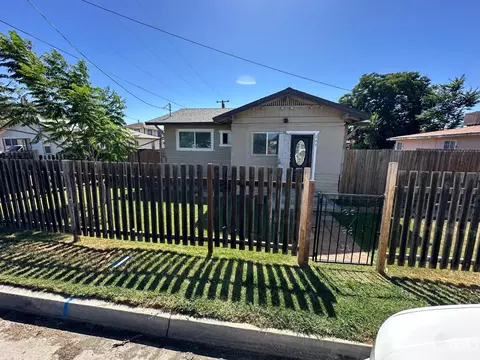 245 L St, Bakersfield, CA 93304
