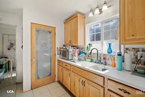 Kitchen - 105 F St, Taft, CA 93268 photo 4 of 5