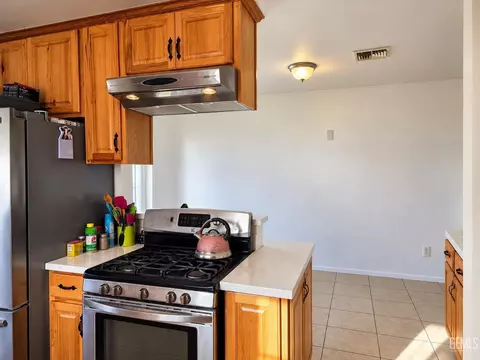 Kitchen - 105 F St, Taft, CA 93268 photo 3 of 5