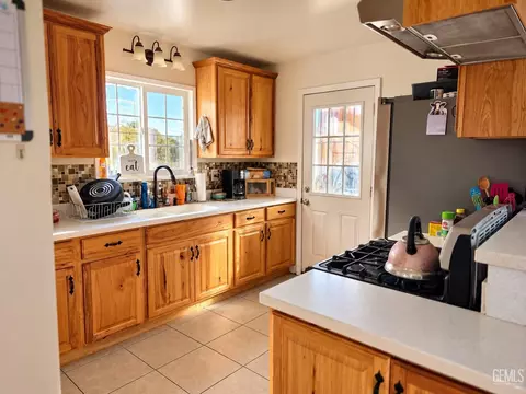 Kitchen - 105 F St, Taft, CA 93268 photo 1 of 5
